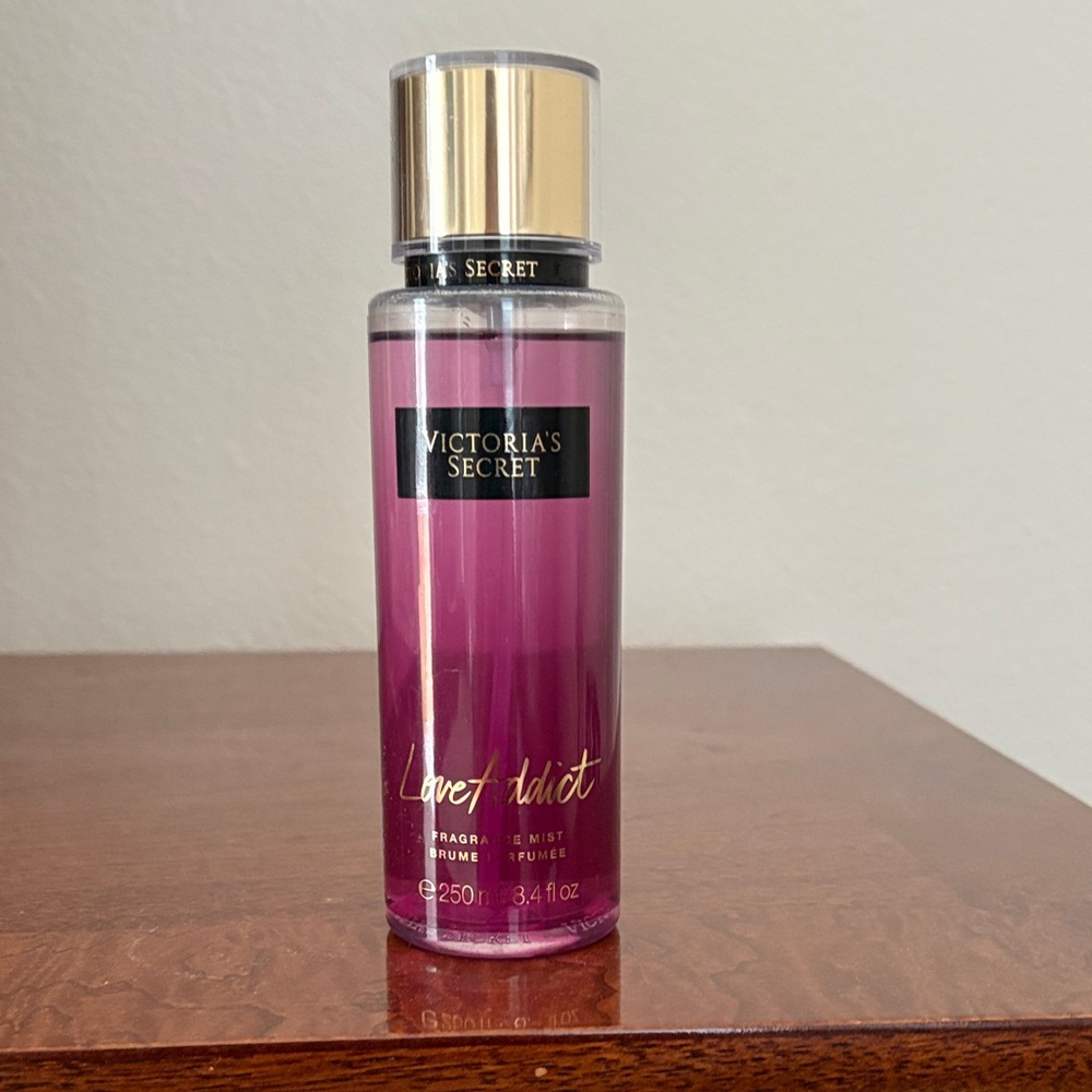 Victoria's Secret Love Addict Fragrance Mist